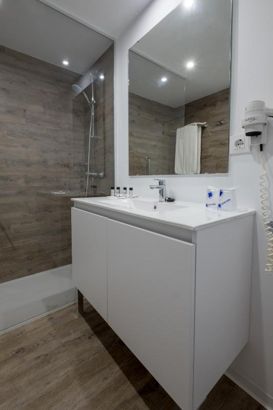 Apartment side sea view image 1