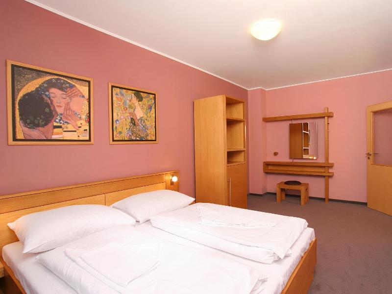 Deluxe Double Room image 2