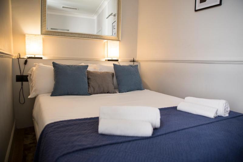 Double Room image 3