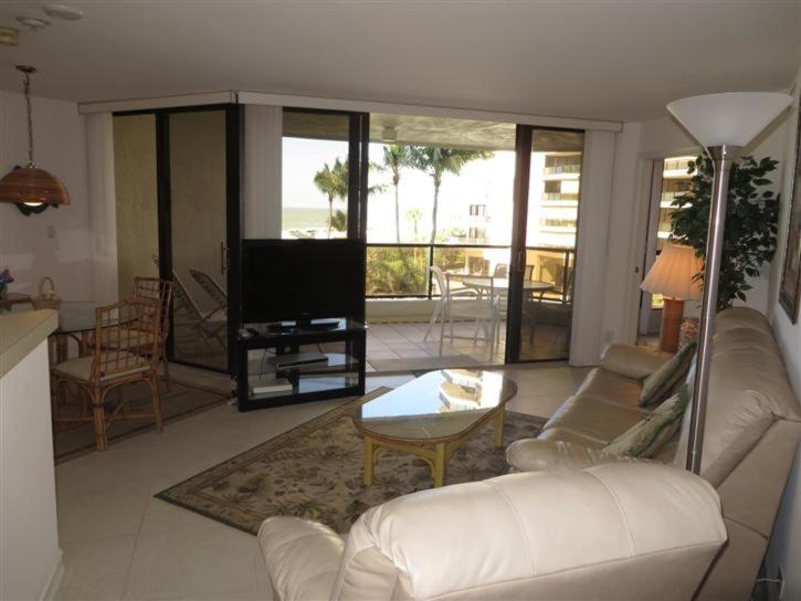 One-Bedroom Apartment image 3