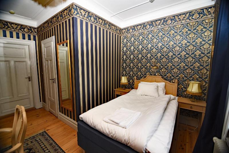 Standard Single Room image 4