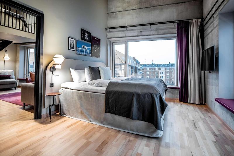 Master Suite image 4