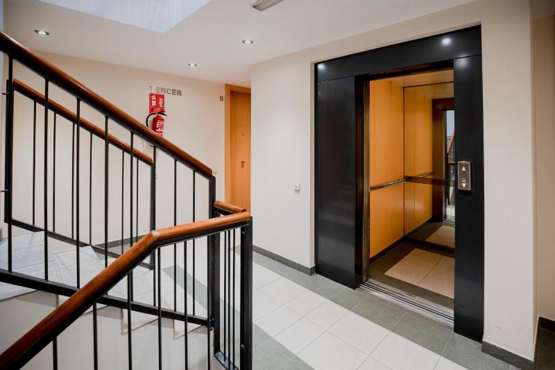 One-Bedroom Apartment image 2