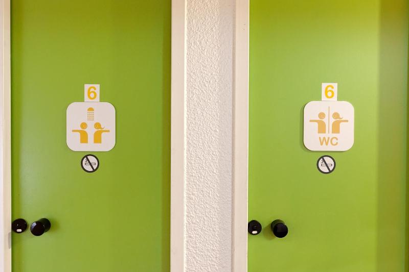 Twin Room with Shared Bathroom image 2