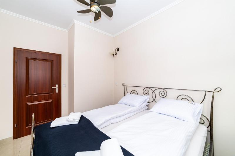 Beige - Neptun Park by OneApartments - image 15
