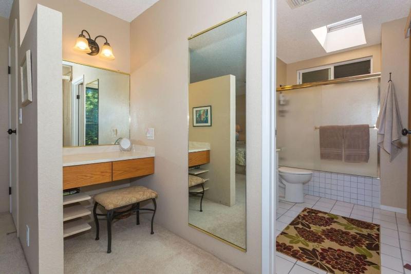 Hale Nani Loa - White Sands Beach Home with Private Pool by Casago Kona - image 6