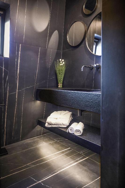 Suite with Spa Bath image 2