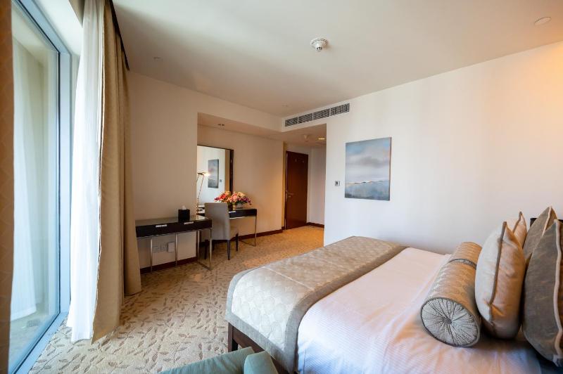 One-Bedroom Apartment with City View image 3