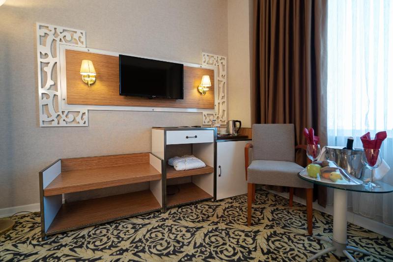 Junior Suite image 2
