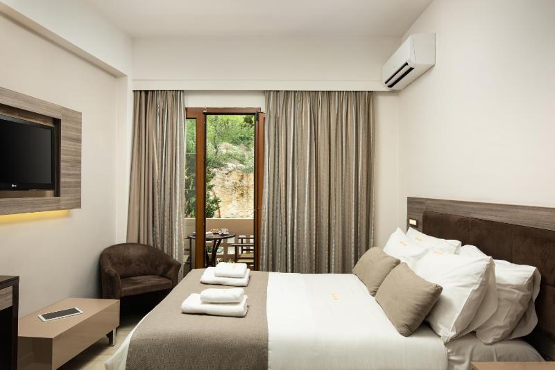 Standard Double Room image 3
