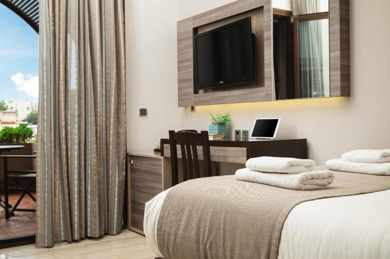 Single Room with Sea View image 4