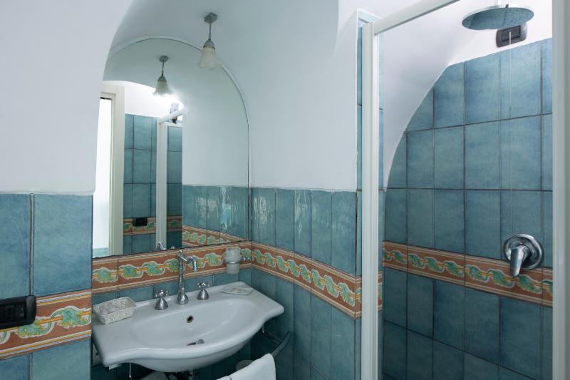 Classic Double or Twin Room image 3