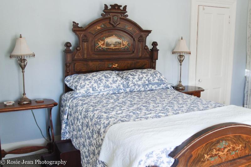 Deluxe Double Room with Bath image 4