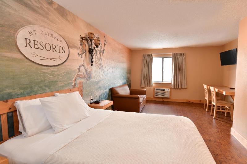 Resort Room 1 Queen image 2