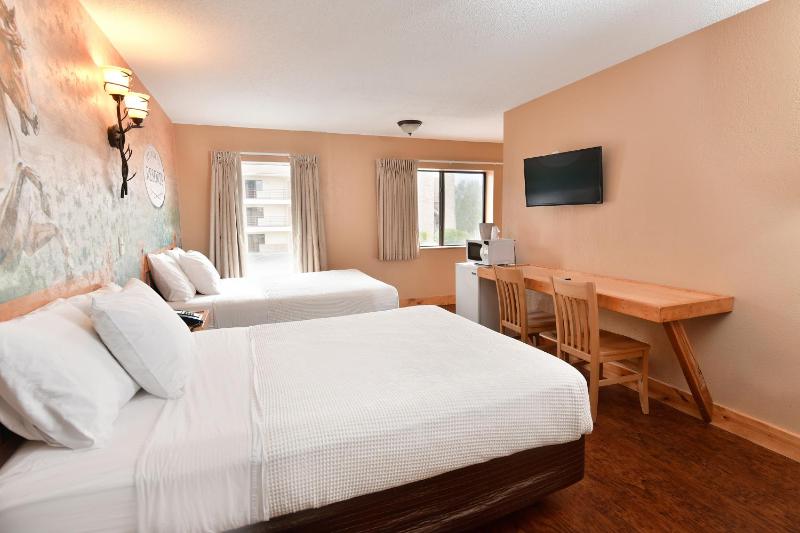 Resort Room 2 Queens image 3
