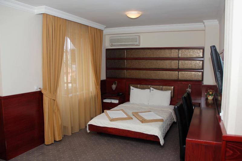 Quadruple Room image 2