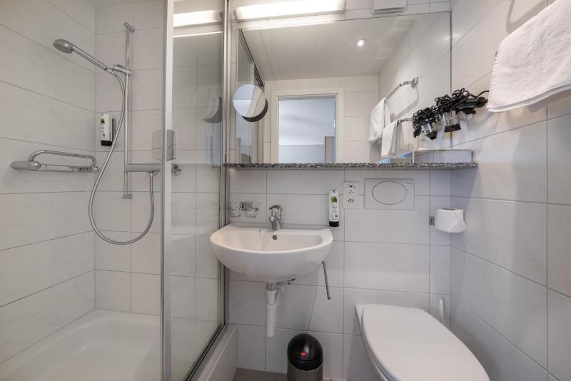 Economy Double Room with Air Conditioning image 4