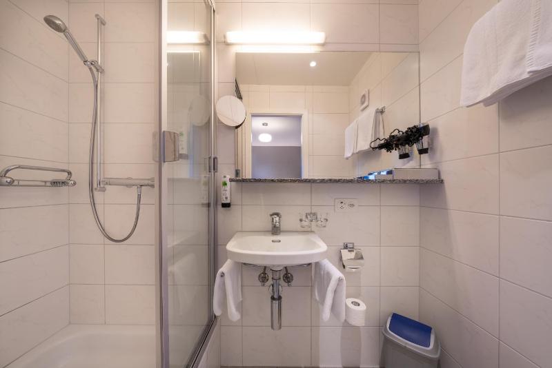 Double Room with Air Conditioning image 4