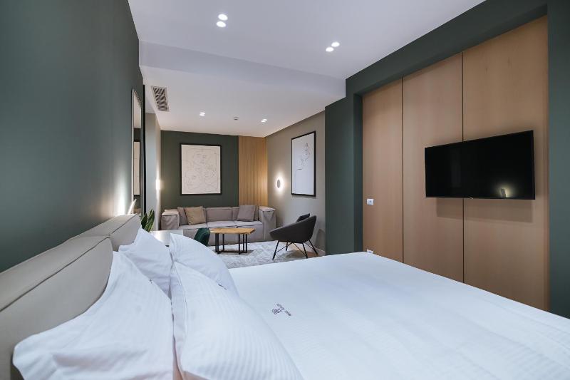 Junior Suite with Balcony image 4