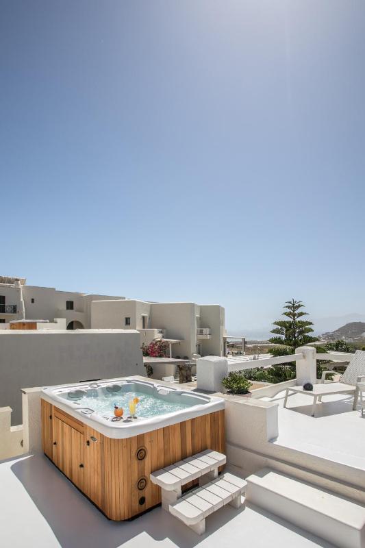 Executive Sea View Villa with Roof Garden and Jacuzzi image 3