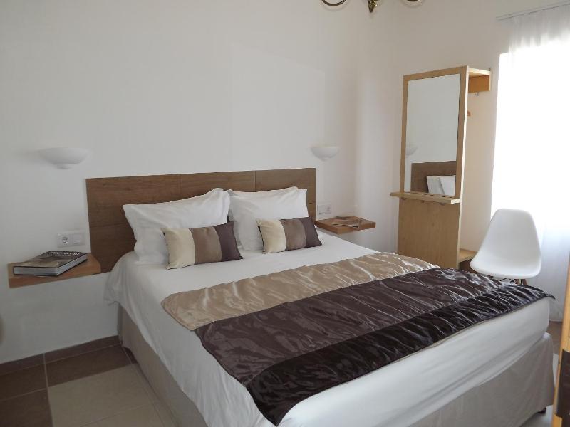 Double or Twin Room with Sea View image 3