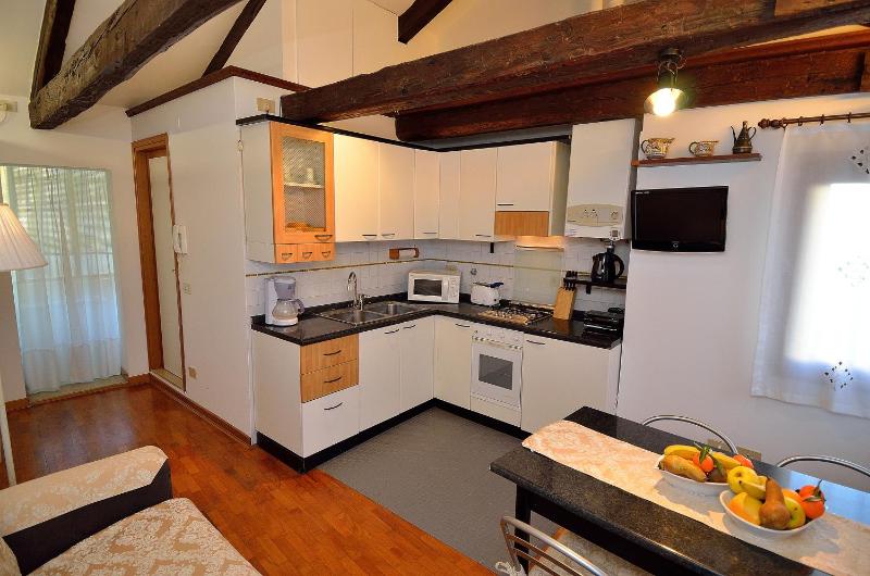 One-Bedroom Apartment - Calle Botteri image 4