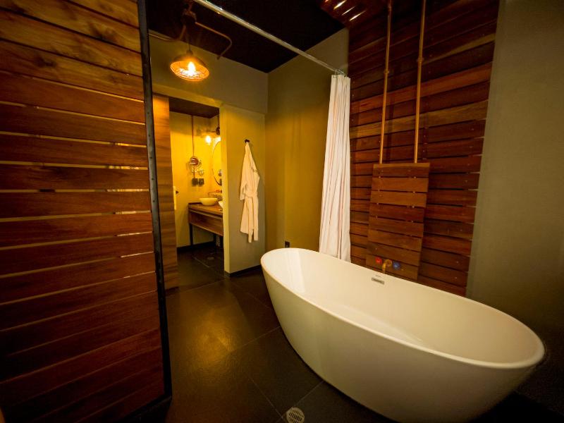 Cadillac Hotel Boutique - image 33