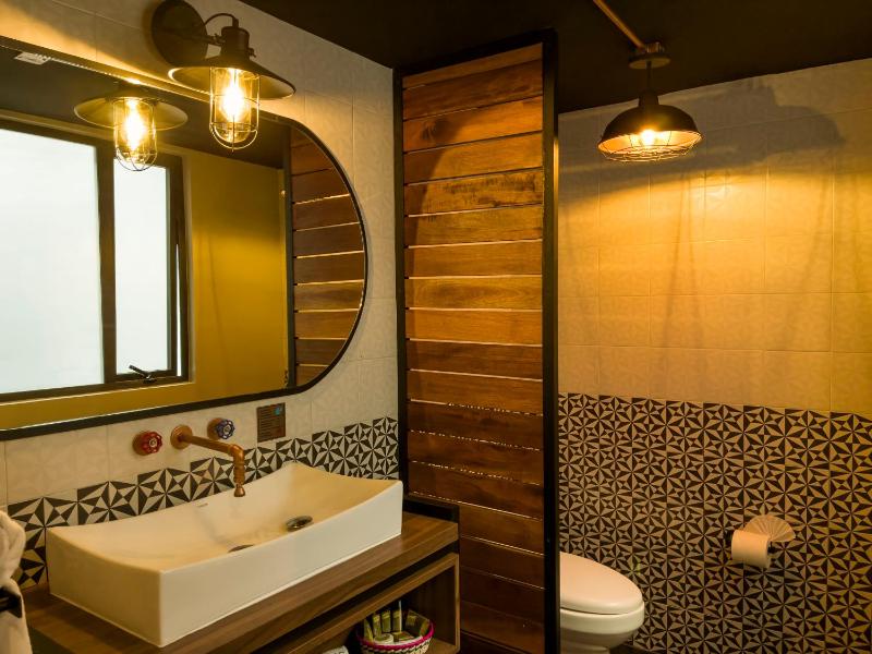 Cadillac Hotel Boutique - image 20