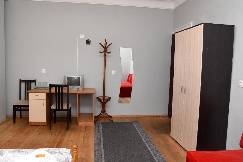 Twin Room with Private External Bathroom image 3