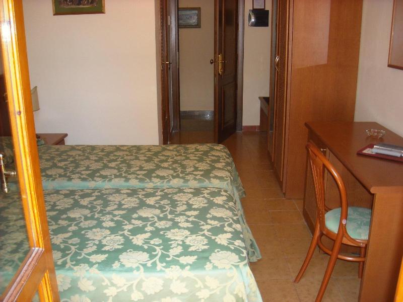 Double or Twin Room image 2