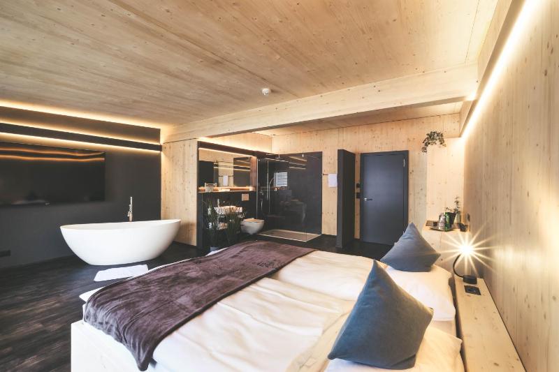 Suite with Mountain View image 1