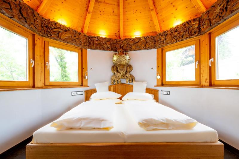 Deluxe Double or Twin Room image 2