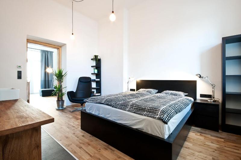 Zentrales & modernes City-Apartment - FREE PARKING & BIKES - image 25