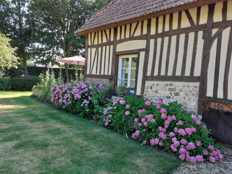 Gite au calme avec terrasse et parking prive - image 39