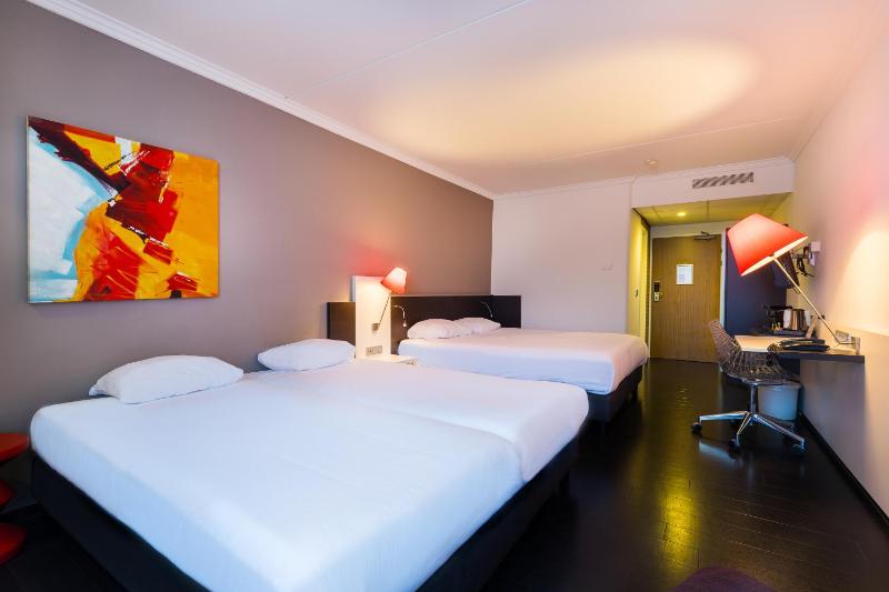 Quadruple Room image 3