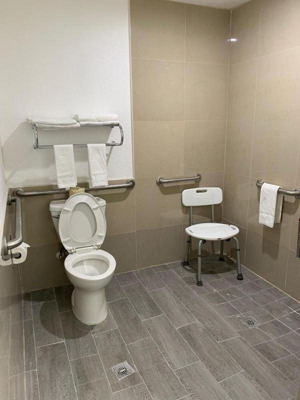 King Room - Disability Access - Non-Smoking image 2
