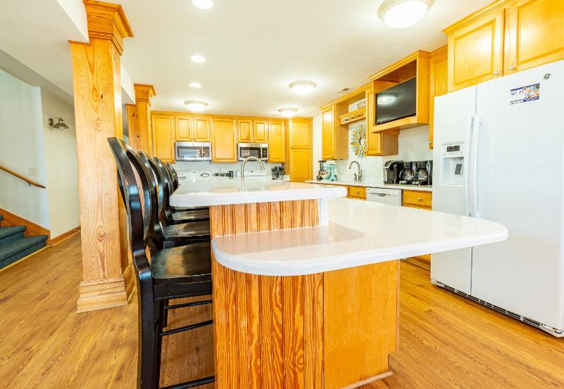 Blue Crush - KDH MP 8 Oceanfront Ocean Views Pool Cabana Hot Tub Elevator Rec Room Pets OK - image 49