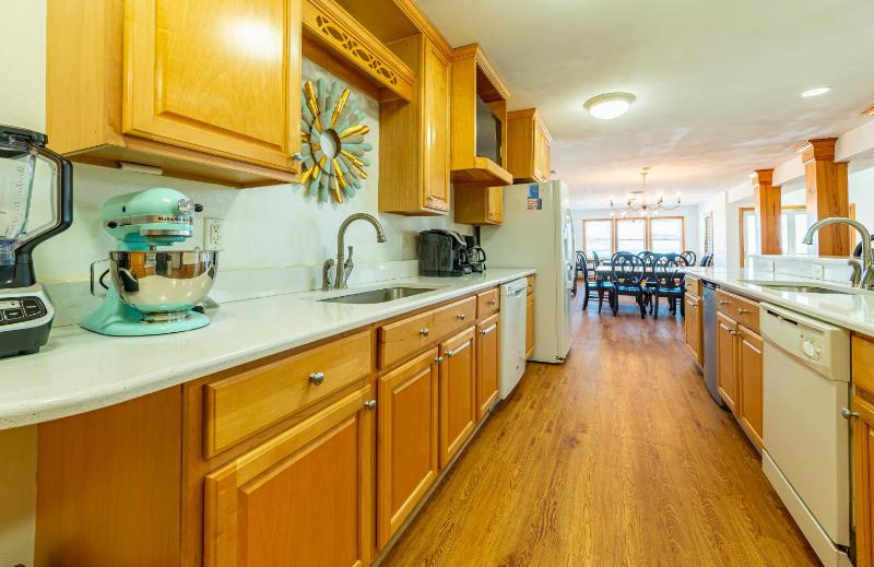 Blue Crush - KDH MP 8 Oceanfront Ocean Views Pool Cabana Hot Tub Elevator Rec Room Pets OK - image 28