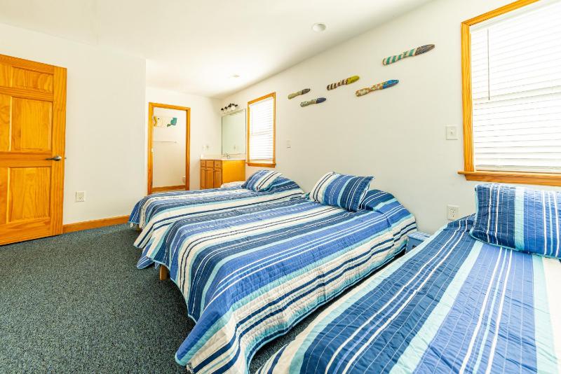 Blue Crush - KDH MP 8 Oceanfront Ocean Views Pool Cabana Hot Tub Elevator Rec Room Pets OK - image 5