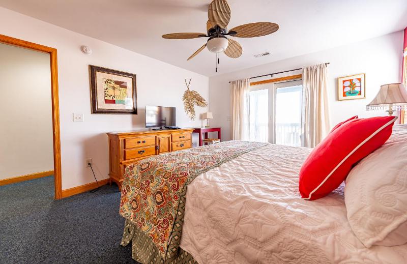 Blue Crush - KDH MP 8 Oceanfront Ocean Views Pool Cabana Hot Tub Elevator Rec Room Pets OK - image 10