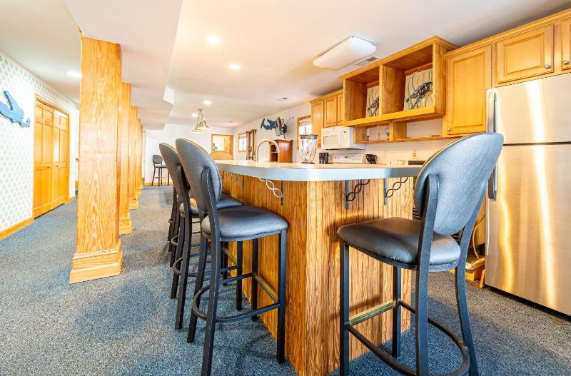 Blue Crush - KDH MP 8 Oceanfront Ocean Views Pool Cabana Hot Tub Elevator Rec Room Pets OK - image 44