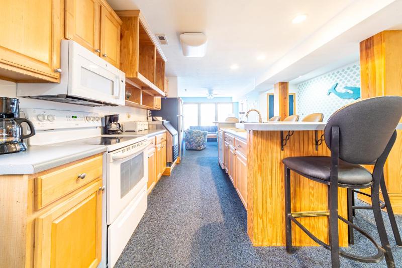 Blue Crush - KDH MP 8 Oceanfront Ocean Views Pool Cabana Hot Tub Elevator Rec Room Pets OK - image 26