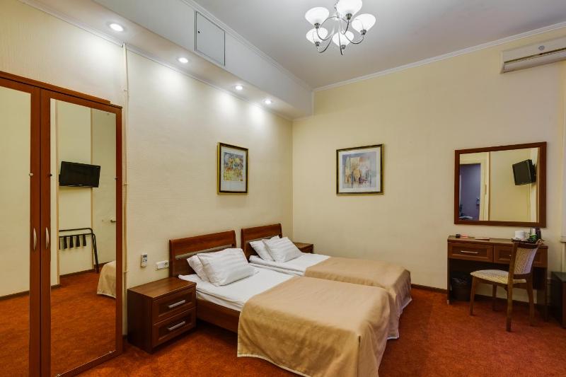 Twin Room image 3