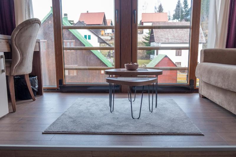 One-Bedroom Apartment image 4