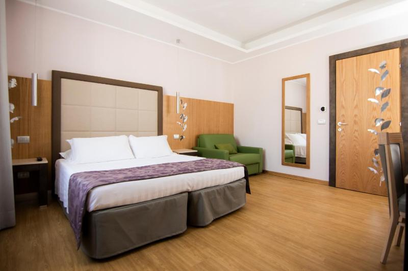 Triple Room with View image 3