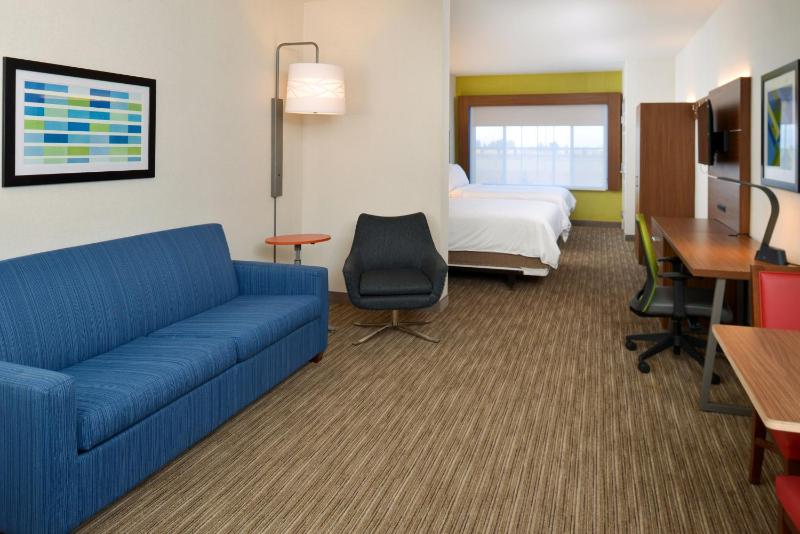 Standard Room with Two Queen Beds image 3