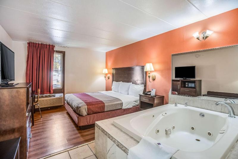 King Room with Spa Bath - Non-Smoking image 2