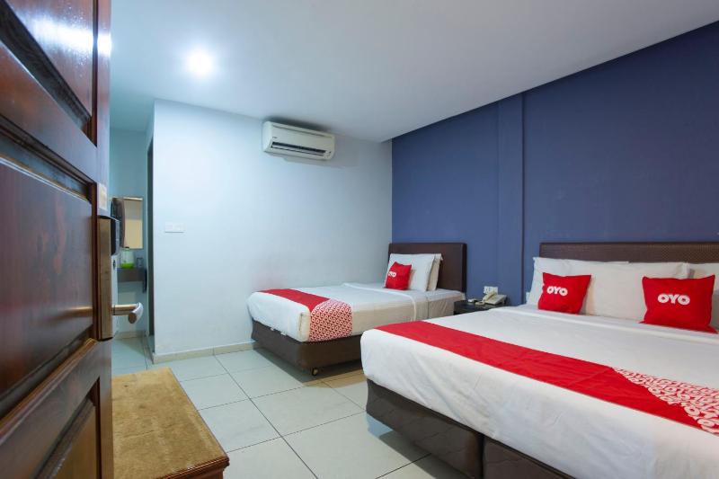 Deluxe Triple Room image 3