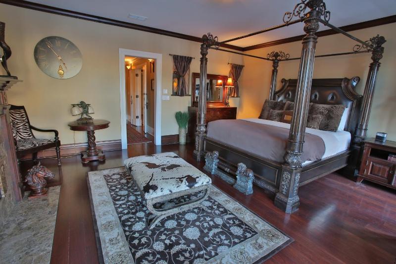 Two-Bedroom Suite image 3