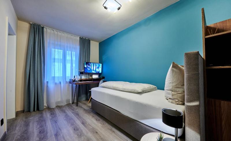Business Single Room image 3
